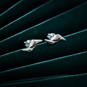 Fluid Motion" Sculptural Stud Earrings – Modern Abstract Design